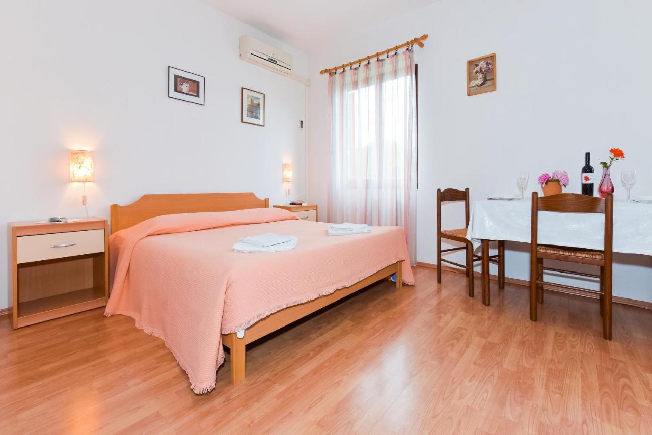 Apartments Adria Биоград-на-Мору Номер фото